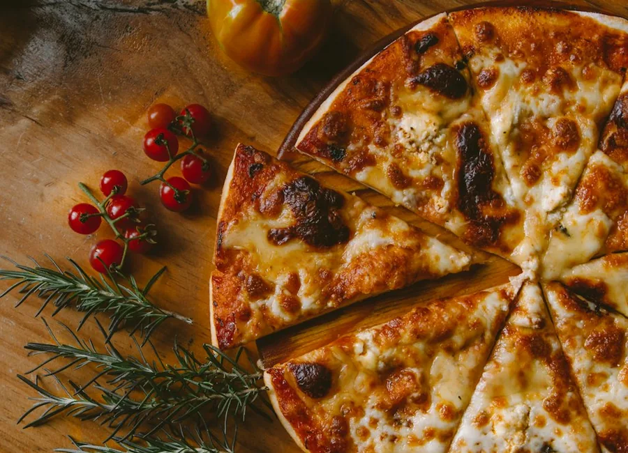 Pizza 5 Formaggi fondante aux cinq fromages italiens et noix hachées